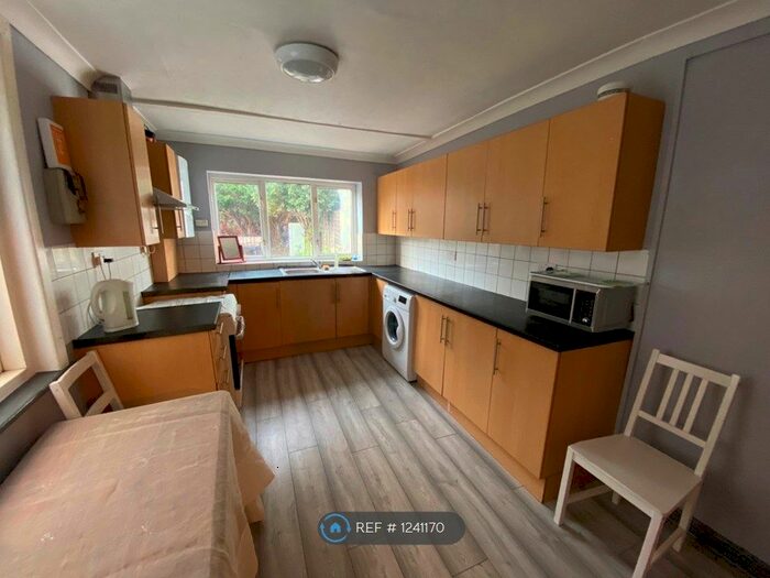4 Bedroom Terraced House To Rent In Malmesbury Road, Southampton SO15
