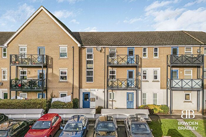 2 Bedroom Flat For Sale In Glandford Way, Chadwell Heath, RM6