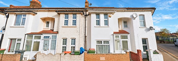 2 Bedroom Flat For Sale In Kings Road, London, London, E6