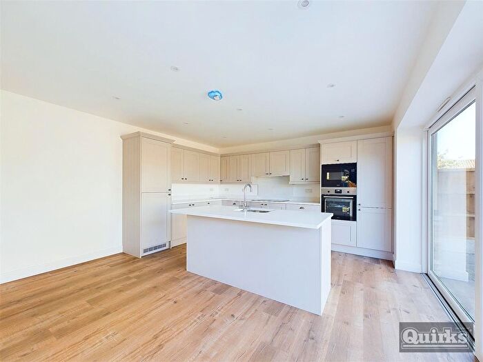 2 Bedroom Detached Bungalow For Sale In Runwell Road, Wickford, SS11