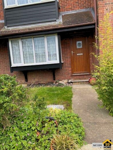 Flat To Rent In Knights Manor Way, Dartford, Kent, DA1