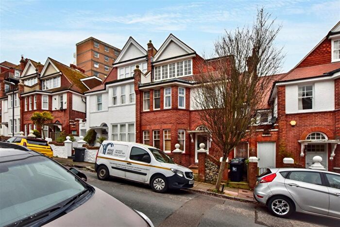 1 Bedroom Flat For Sale In South Cliff Avenue, Eastbourne, BN20