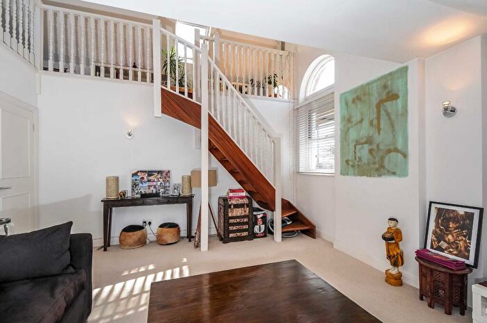 2 Bedroom Apartment To Rent In Cleve Road, South Hampstead, London, NW6