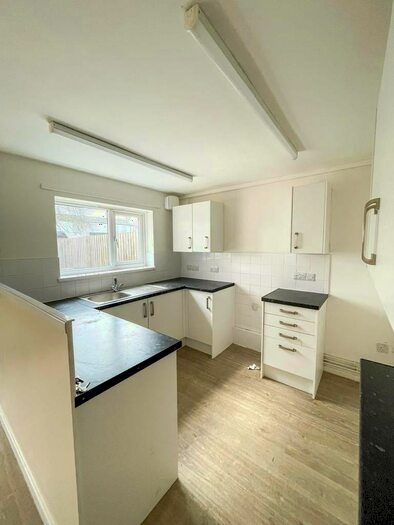 4 Bedroom End Of Terrace House To Rent In Gainsborough Road, Corby, Northamptonshire, NN18