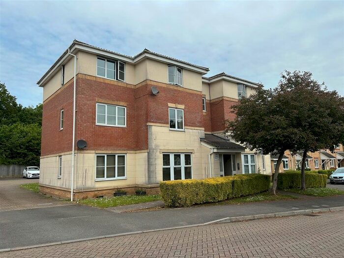 2 Bedroom Flat To Rent In Yew Court, Hibiscus Crescent, Andover, SP10