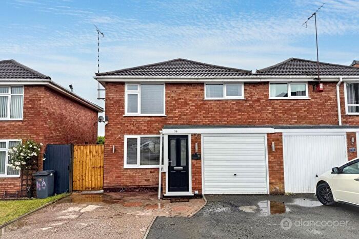 3 Bedroom Semi-Detached House For Sale In Somerset Drive, Lindley Park, Nuneaton, CV10