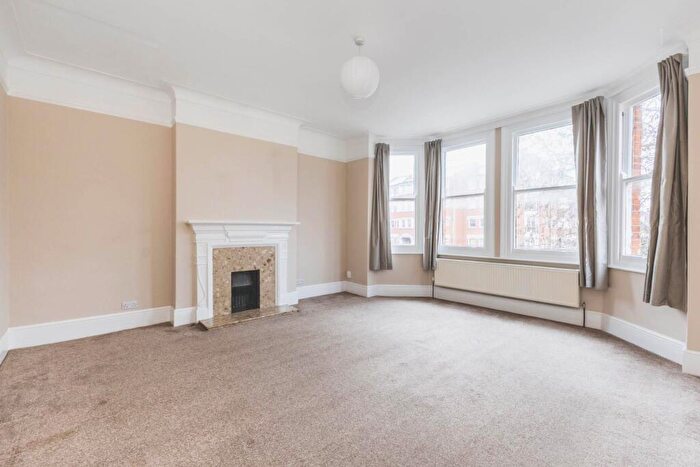 2 Bedroom Flat To Rent In Bromley Road, Catford, SE6