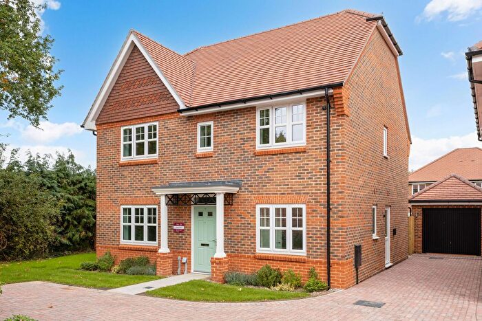 4 Bedroom Detached House For Sale In Charcoal Close, Alfold, Cranleigh, GU6