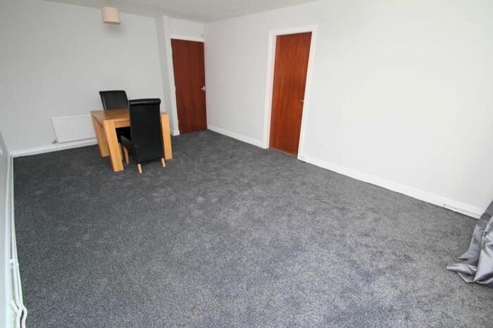 2 Bedroom Flat To Rent In Welton Court, Welton Grove, Leeds LS6