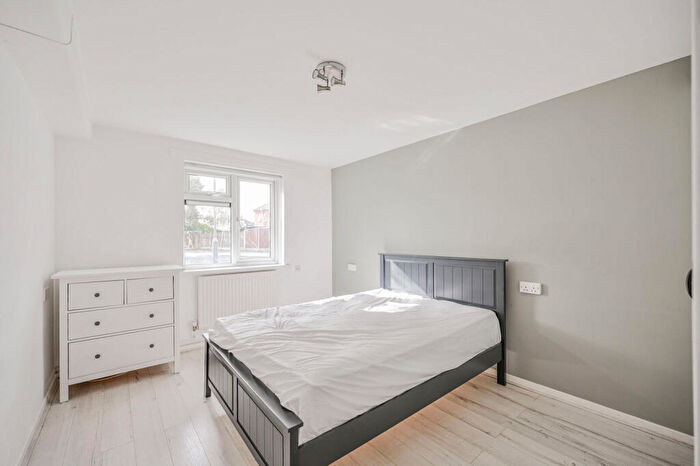 1 Bedroom Flat For Sale In Russets Close, Chingford, London, E4