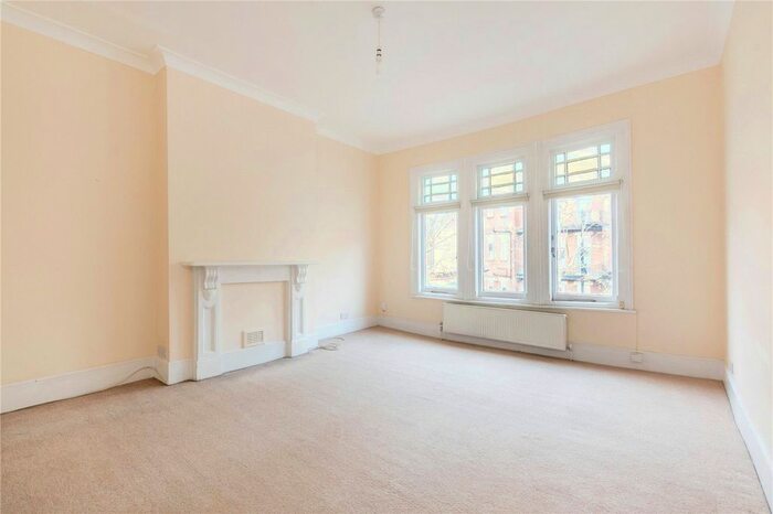 2 Bedroom Flat To Rent In East Dulwich Grove, East Dulwich, London SE22