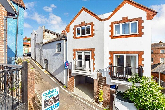 3 Bedroom Town House For Sale In Brewery Hill, Arundel, West Sussex, BN18