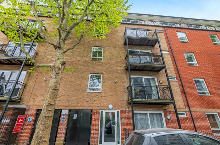 2 Bedroom Flat To Rent In Alscot Road, London, SE1