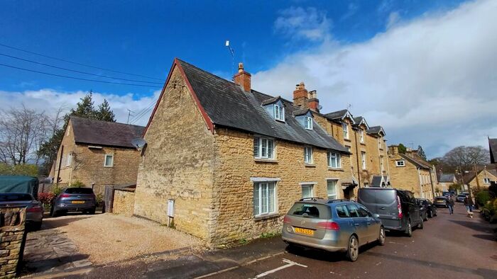 4 Bedroom Character Property To Rent In Distons Lane, Chipping Norton, OX7