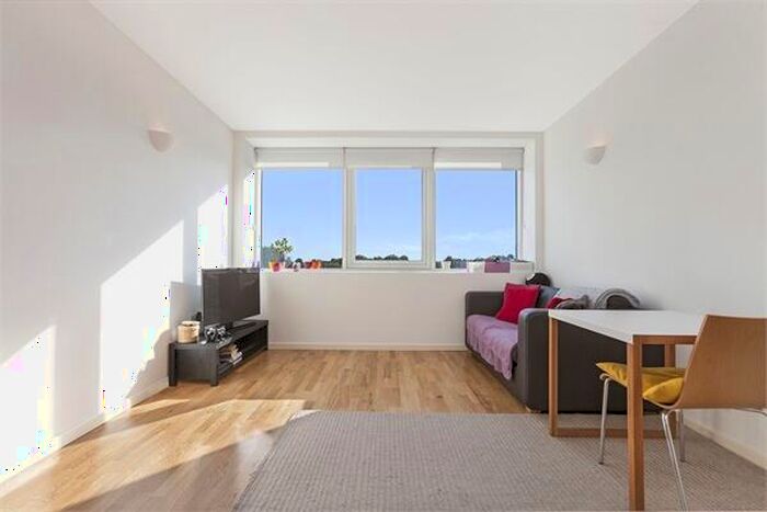 1 Bedroom Apartment To Rent In Whittington House, Holloway Road, London, N19