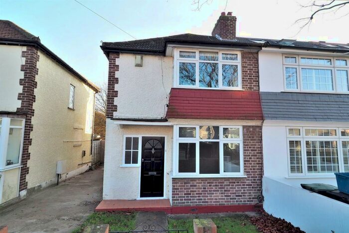 3 Bedroom House To Rent In Avondale Drive, Loughton, IG10