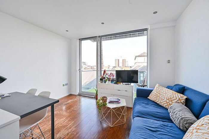 Studio To Rent In Tower Bridge Road, London Bridge, London, SE1