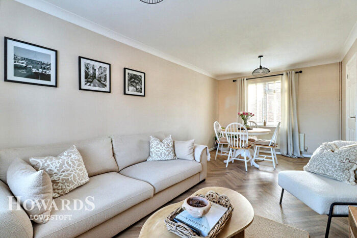 3 Bedroom Terraced House For Sale In Rozlyne Close, Lowestoft, NR33