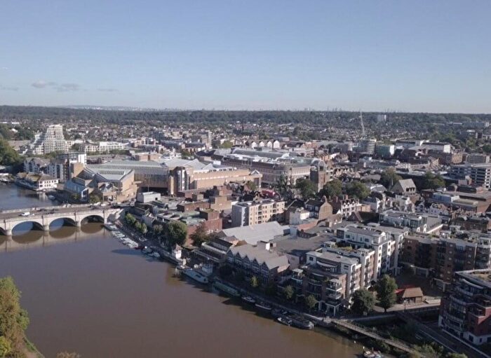 2 Bedroom Apartment For Sale In Charter Quay, Kingston Upon Thames, KT1