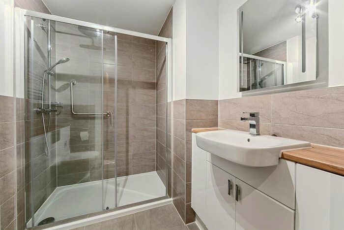2 Bedroom Flat For Sale In Loddon House, London Road, Ruscombe, RG10