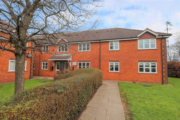 2 Bedroom Flat To Rent In Pear Tree House, Goulds Green, Hillingdon, UB8