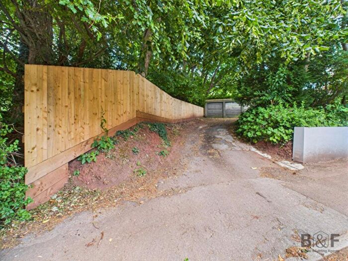 Garage / Parking To Rent In Overnhill Road, Downend, BS16