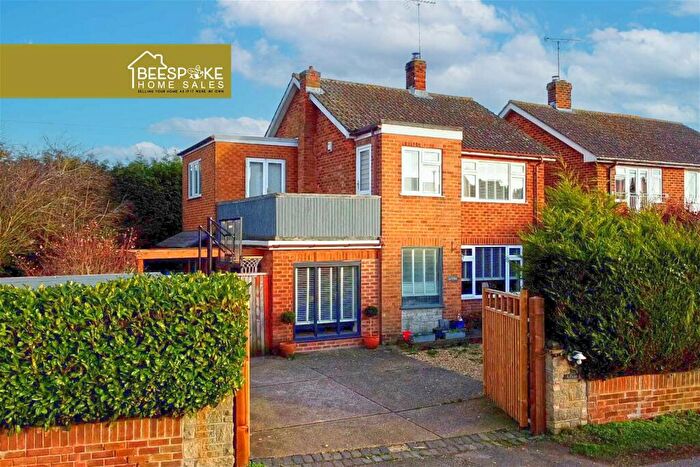 4 Bedroom Detached House For Sale In Tippings Lane, Farnsfield, Newark, NG22