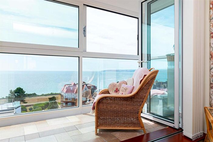 2 Bedroom Apartment For Sale In West Cliff Road, Bournemouth, BH2