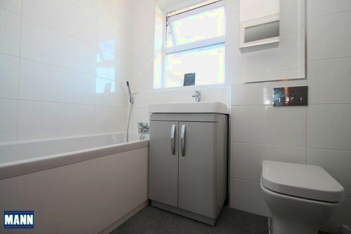 2 Bedroom Flat To Rent In Crayford, Dartford, DA1