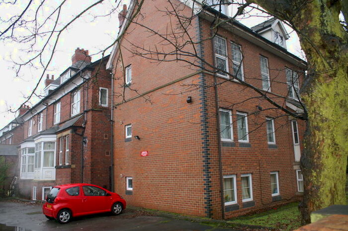 2 Bedroom End Of Terrace House To Rent In Otley Road, Headingley, Leeds, LS16