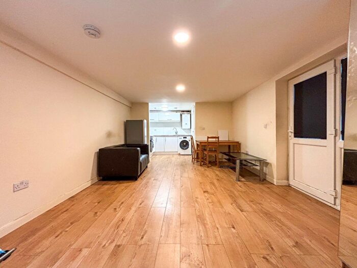 1 Bedroom Studio To Rent In Dean Close, High Wycombe, HP12