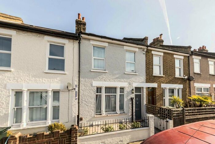 5 Bedroom Property To Rent In Eardley Road, London, SW16