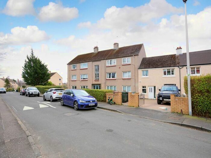 2 Bedroom Flat To Rent In Gracemount Avenue, Liberton, Edinburgh, EH16