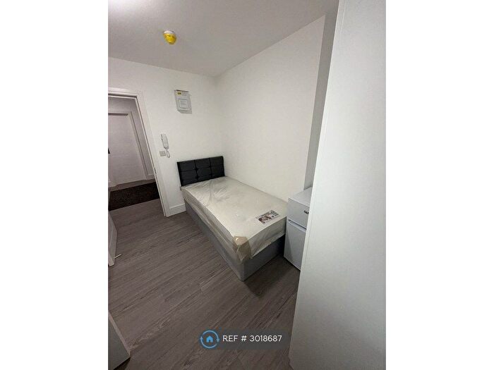 Studio To Rent In Rostella Road, London, SW17