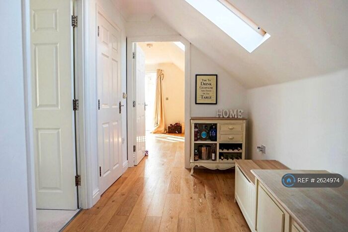 2 Bedroom Flat To Rent In Datchet Road, Slough, SL3