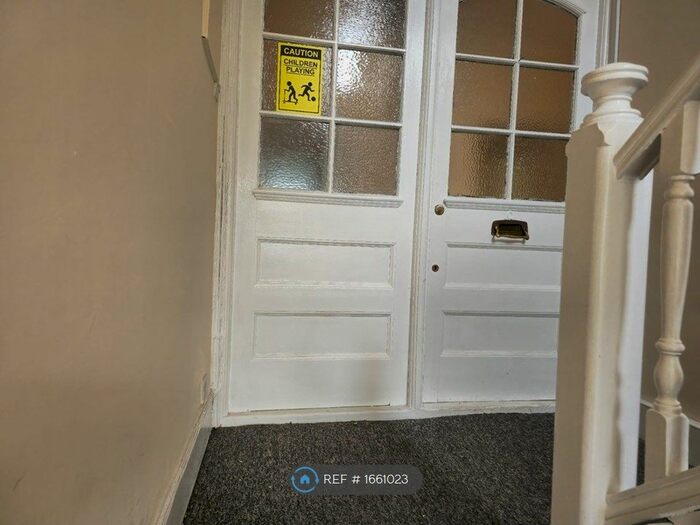 3 Bedroom Flat To Rent In Lordship Lane, Dulwich, SE22