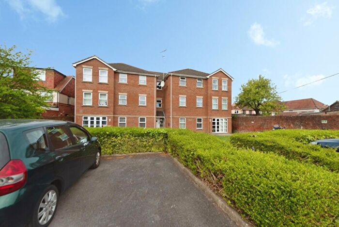 2 Bedroom Flat For Sale In Brockhurst Road, Gosport, Hampshire, PO12