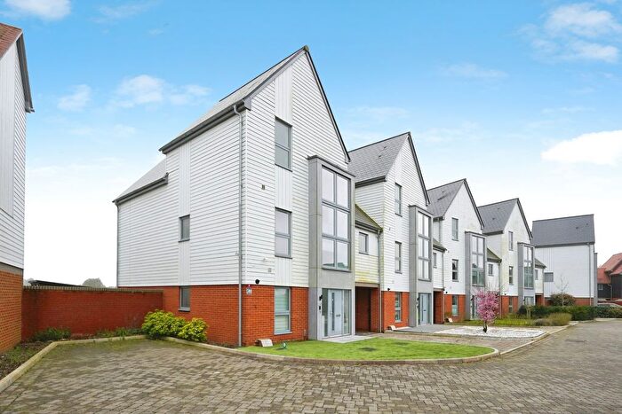 4 Bedroom Link Detached House For Sale In Mandarin Drive, Ashford, TN24