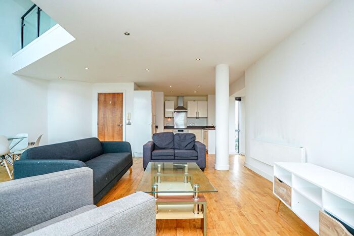 2 Bedroom Flat To Rent In Gotts Road, Leeds, LS12