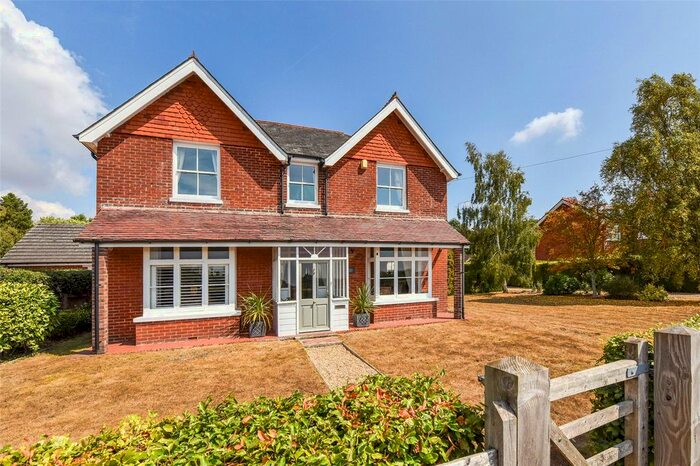 4 Bedroom Detached House For Sale In West Ashling Road, Hambrook, Chichester West Sussex, PO18
