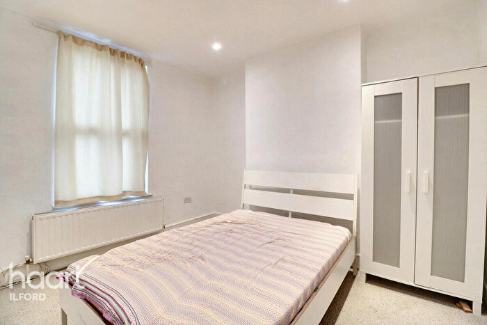3 Bedroom End Of Terrace House For Sale In Essex Road, Barking, IG11