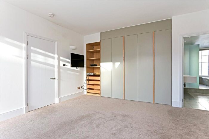2 Bedroom Flat To Rent In Carlyle Court, Chelsea Harbour, London, SW10