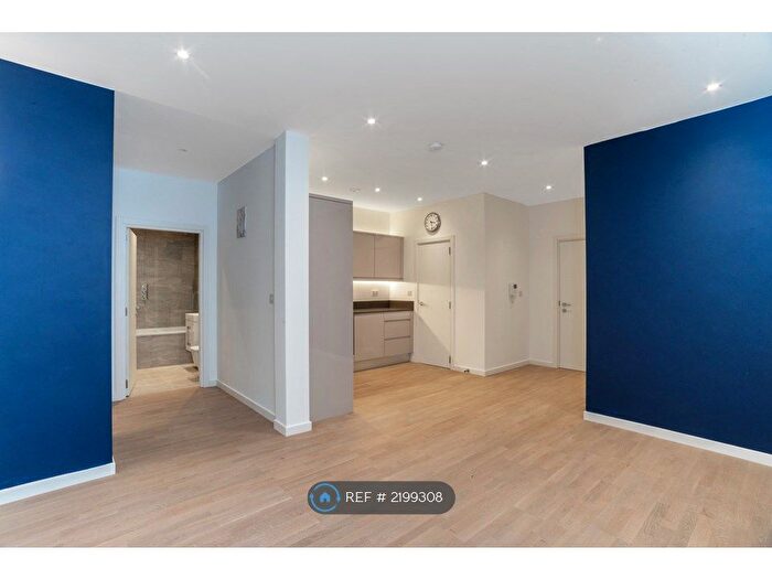 2 Bedroom Flat To Rent In Granton House, Milton Keynes, MK9