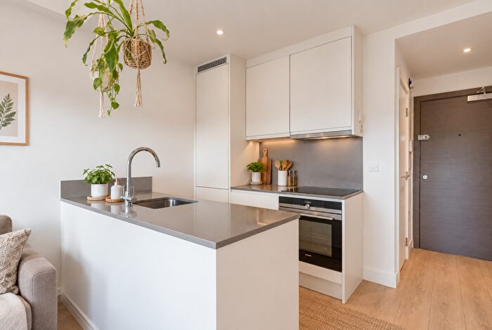 1 Bedroom Flat To Rent In High Street, Purley, CR8