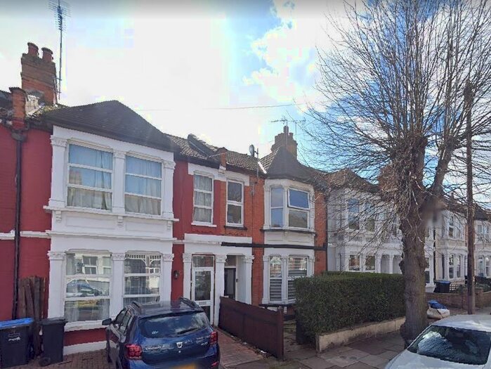 2 Bedroom Flat To Rent In Elvendon Road, Bounds Green, London, N13