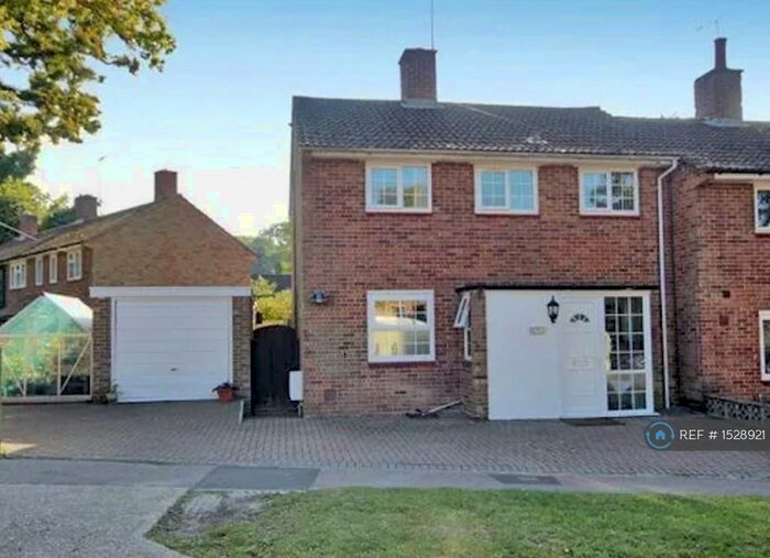 3 Bedroom End Of Terrace House To Rent In The Rise, Crawley, RH10