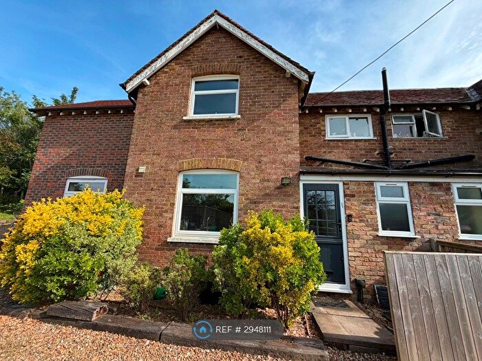 3 Bedroom Semi Detached House To Rent In Railway Cottages, Guildford, GU4