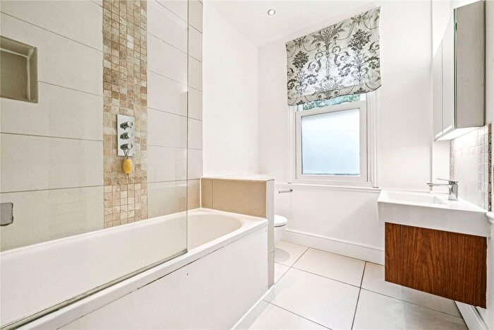 3 Bedroom Flat To Rent In Dents Road, London, SW11