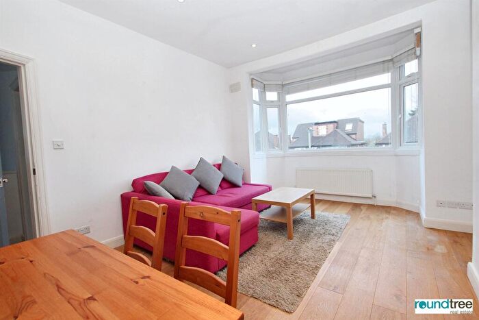 2 Bedroom Flat For Sale In Heriot Road, Hendon, NW4
