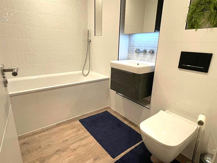 2 Bedroom Apartment To Rent In The Factory, Memorial Avenue, Slough, SL1